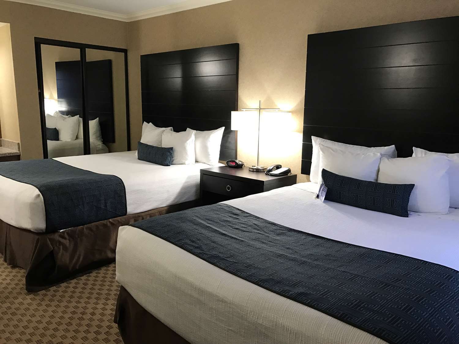 Hotel Western Mall & 3*